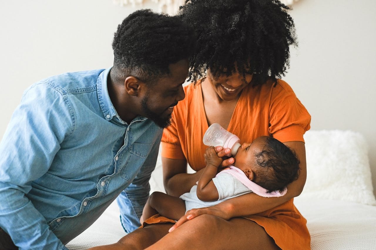 Quelle quantité de lait pour un bébé selon son âge ?