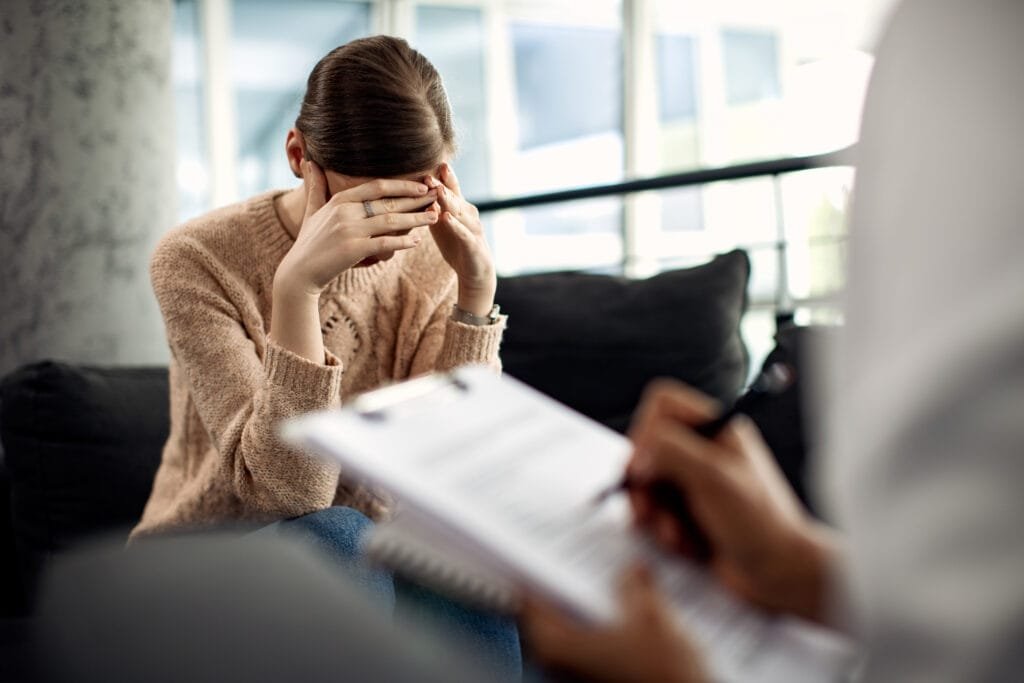 femme consultant un psychologue